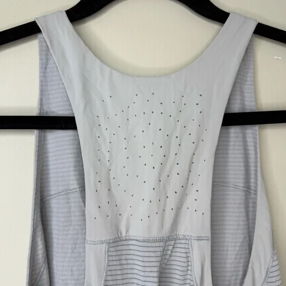 Lululemon Clip-In Tank in "Silver Spoon" Gray - Fits Size S 4/6 Rare Lulu Find - Picture 6 of 10